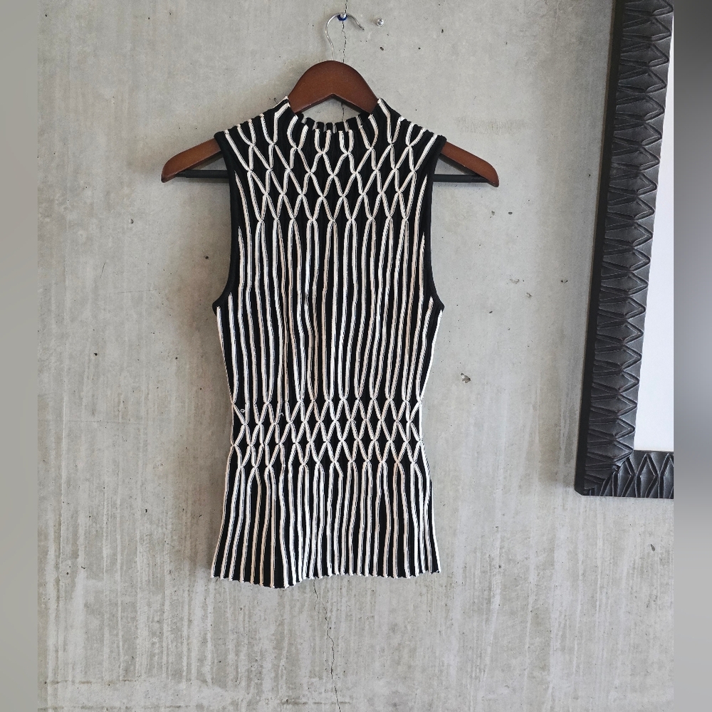 White House Black Market Black and White Sleeveless Top Size S
